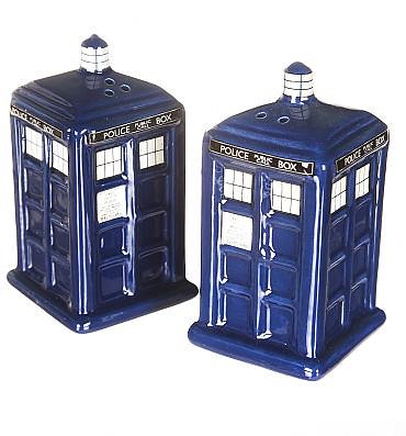 Doctor_Who_Tardis_Salt_And_Pepper_Shakers_hi_res_1_370_397_76