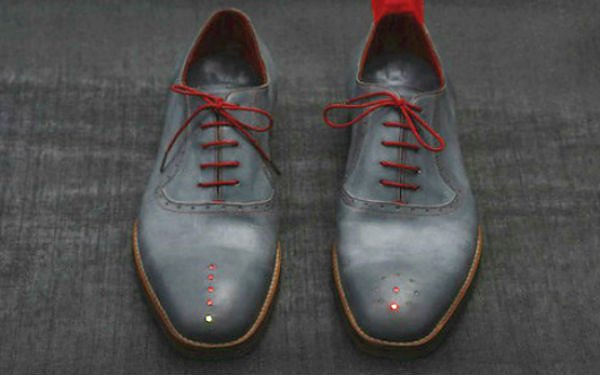 dominic_wilcox_gps-shoe